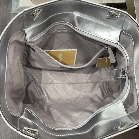 MICHAEL KORS 
Jet Set Travel Large Signature Chain Shoulder Tote Bag
Silver 
NWT - Picture 8 of 16